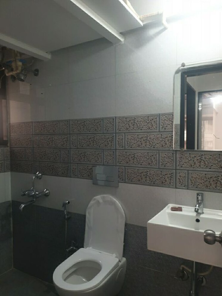 Bathroom, swapnlok-chs 2 Bedroom 700 Sq.Ft. Apartment In Malad East Mumbai 9772570