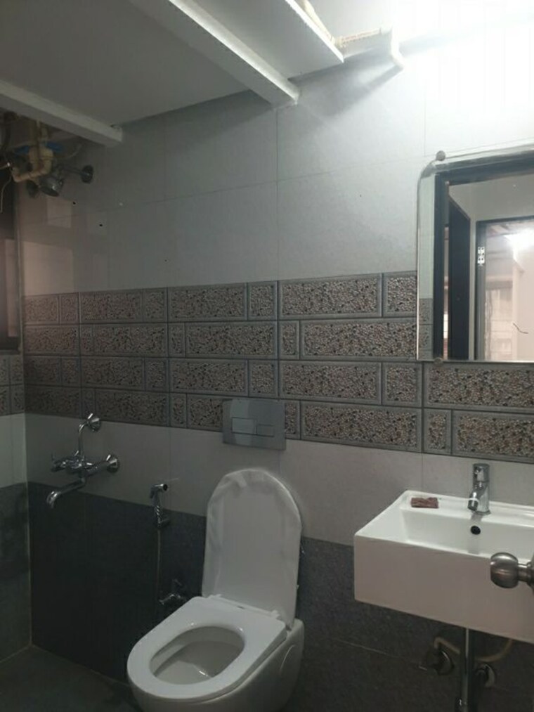 Bathroom, swapnlok-chs 2 Bedroom 700 Sq.Ft. Apartment In Malad East Mumbai 9772570