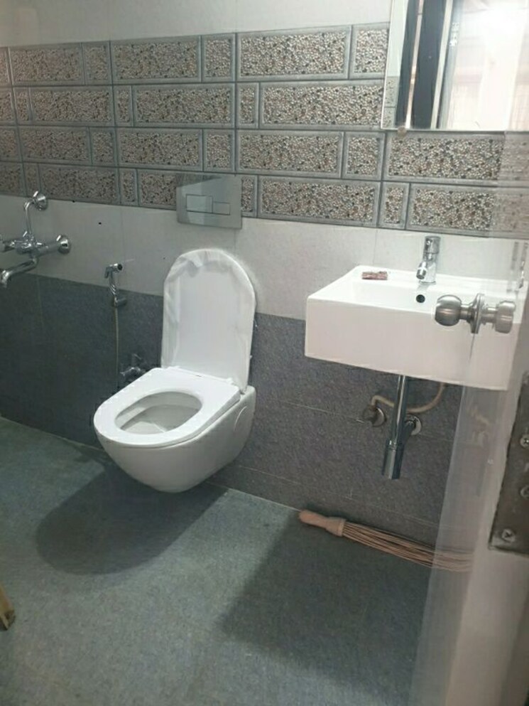 Bathroom, swapnlok-chs 2 Bedroom 700 Sq.Ft. Apartment In Malad East Mumbai 9772570