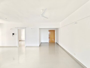 Room in 3 BHK Apartment at Marble Arch CHS, Model Colony – for Rent