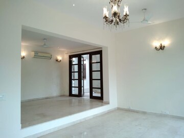 Room in 3.5 BHK Villa at Vipul Tatvam Villas, Sector 48 – for Rent