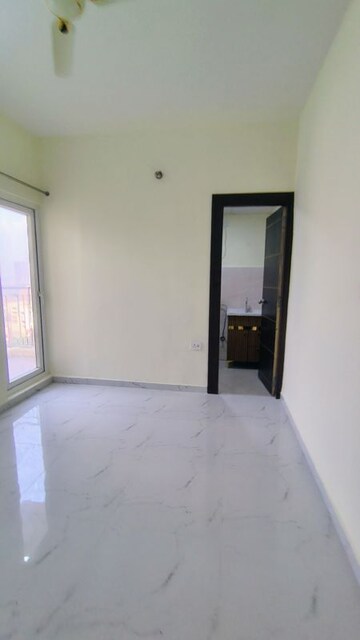 Room in 3 BHK Apartment at Pivotal Paradise, Sector 62 – for Rent