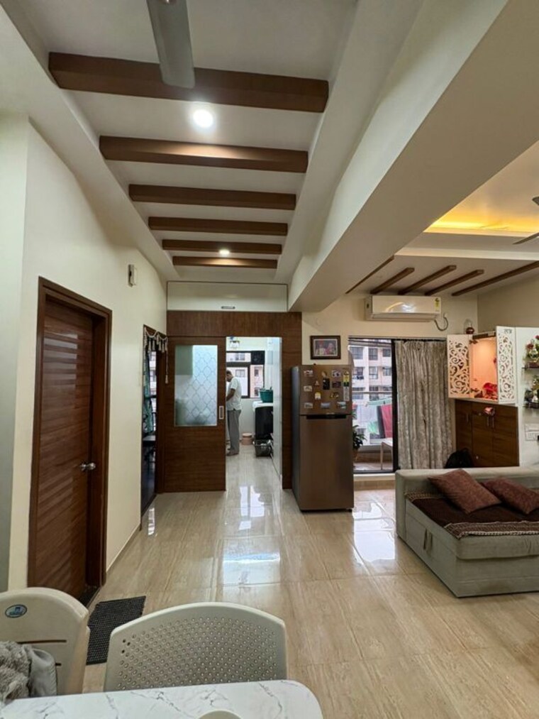  Parking, raheja-reflections 3 Bedroom 1280 Sq.Ft. Apartment In Kandivali East Mumbai 9772604