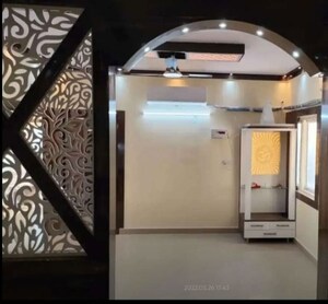 Room in 3 BHK Apartment at Hazratganj – for Rent