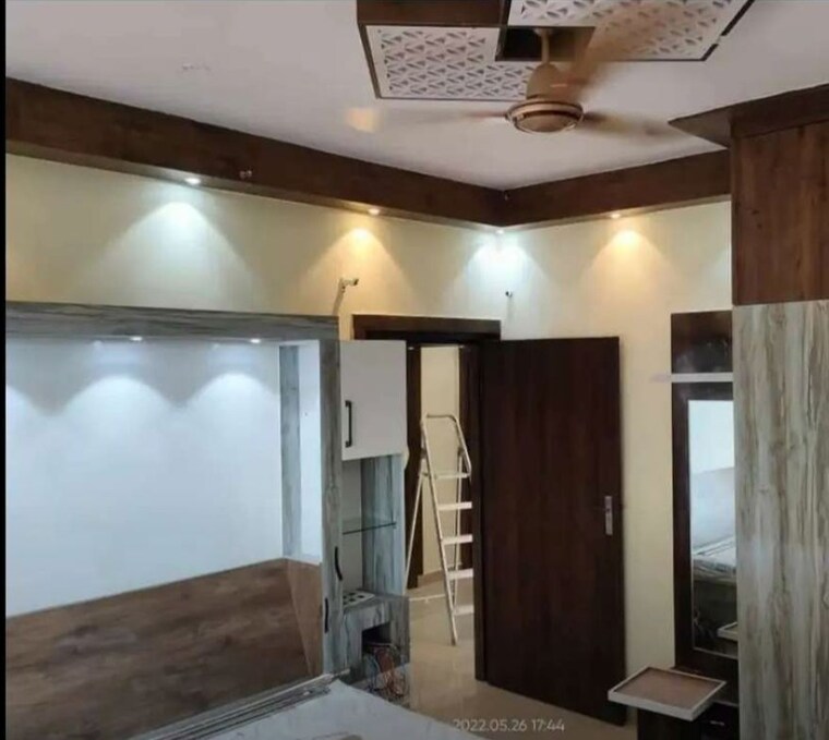 Room, hazratganj 3 Bedroom 1800 Sq.Ft. Apartment In Hazratganj Lucknow 9772675