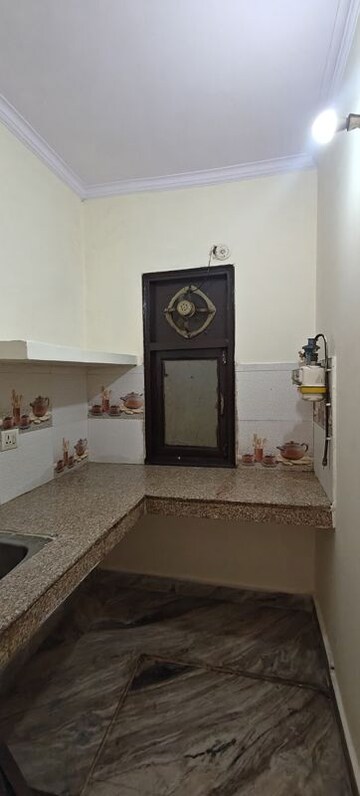 Furnished Amenities in 1 BHK Builder Floor at Samaspur Village – for Rent