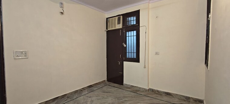 Room, samaspur village 1 Bedroom 450 Sq.Ft. Builder Floor In Samaspur Village Delhi 9772685