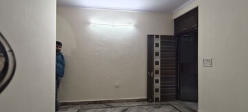 Room in 1 BHK Builder Floor at Samaspur Village – for Rent