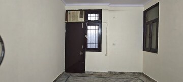 Room in 1 BHK Builder Floor at Samaspur Village – for Rent