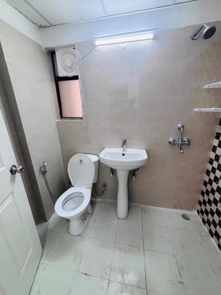 Bathroom, rg-luxury-homes 2.5 Bedroom 1325 Sq.Ft. Apartment In Sector 16b Greater Noida Greater Noida 9772690