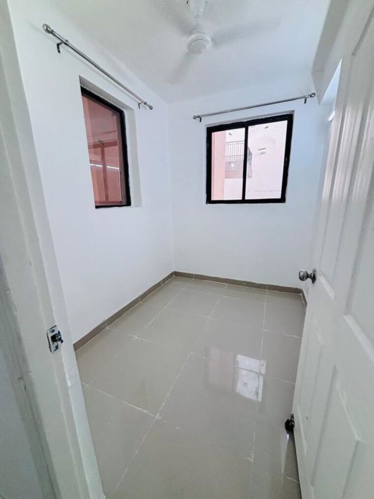 Master Bedroom, rg-luxury-homes 2.5 Bedroom 1325 Sq.Ft. Apartment In Sector 16b Greater Noida Greater Noida 9772690