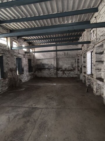 Parking in  Warehouse at Gill – for Rent