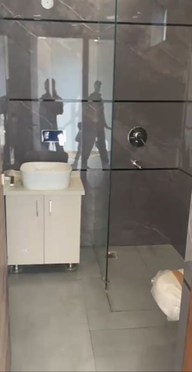 Bathroom, bptp-district-3 3 Bedroom 150 Sq.Yd. Builder Floor In Sector 85 Faridabad 9772702