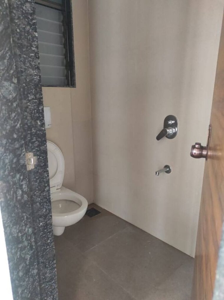 Bathroom, je-and-vee-om-trimurti 1 Bedroom 395 Sq.Ft. Apartment In Malad East Mumbai 9772750