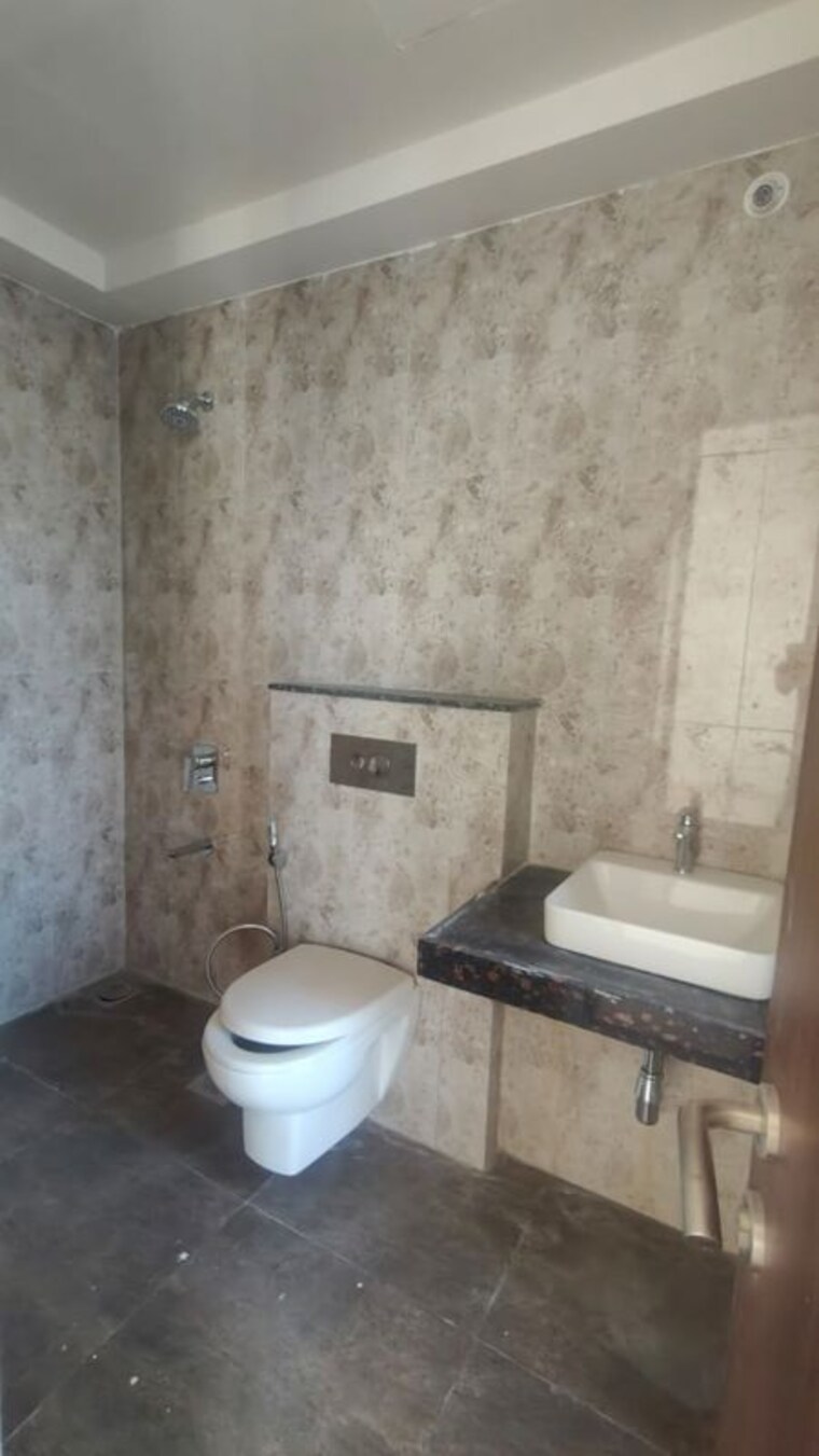 Bathroom, sheth-montana-phase-4 4 Bedroom 1750 Sq.Ft. Apartment In Mulund West Mumbai 9772772