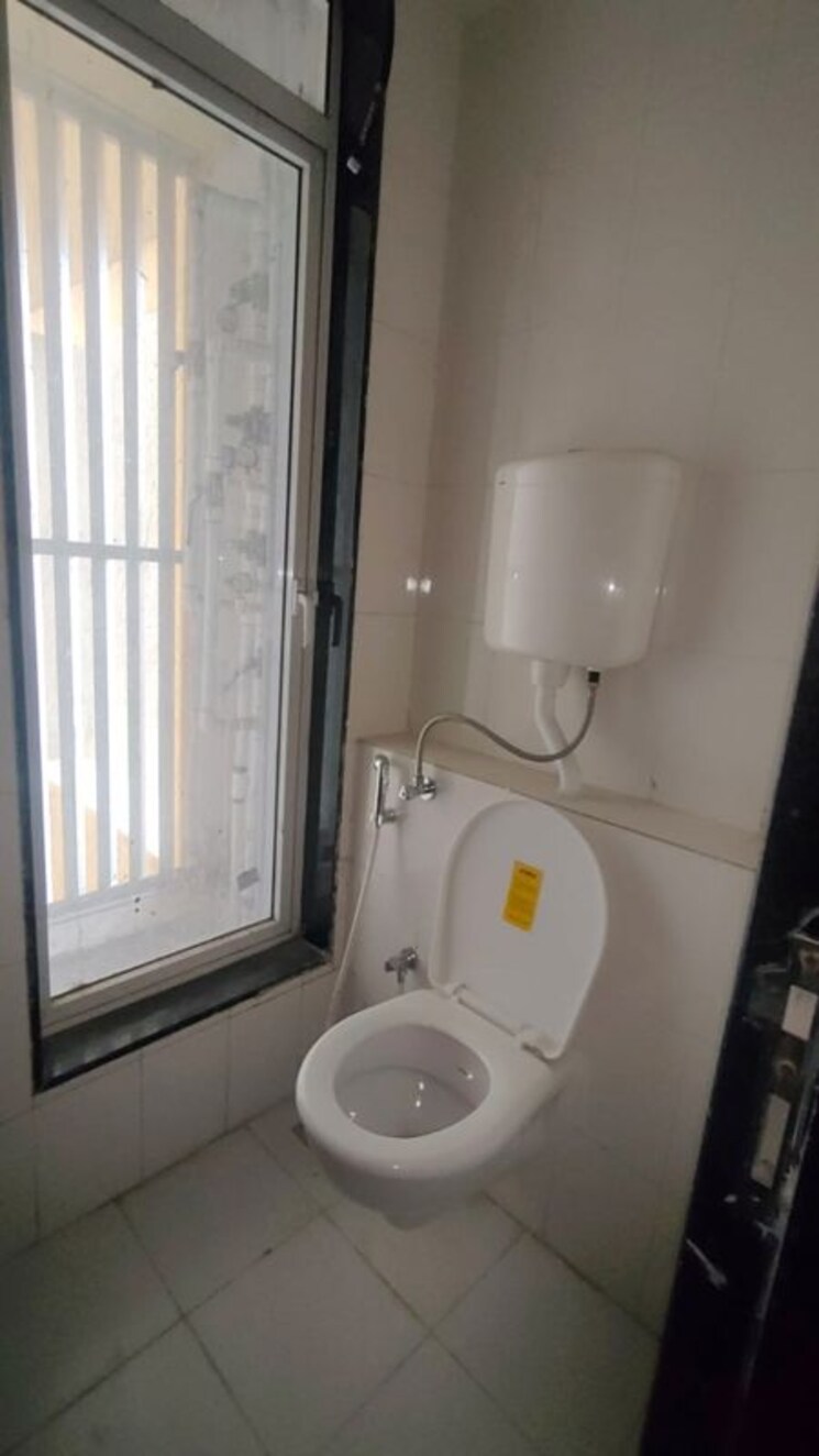 Bathroom, sheth-montana-phase-4 4 Bedroom 1750 Sq.Ft. Apartment In Mulund West Mumbai 9772772