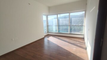 Room in 4 BHK Apartment at Sheth Montana Phase 4, Mulund West – for Sale