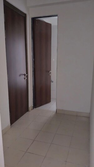 Room in 4 BHK Apartment at Sheth Montana Phase 4, Mulund West – for Sale