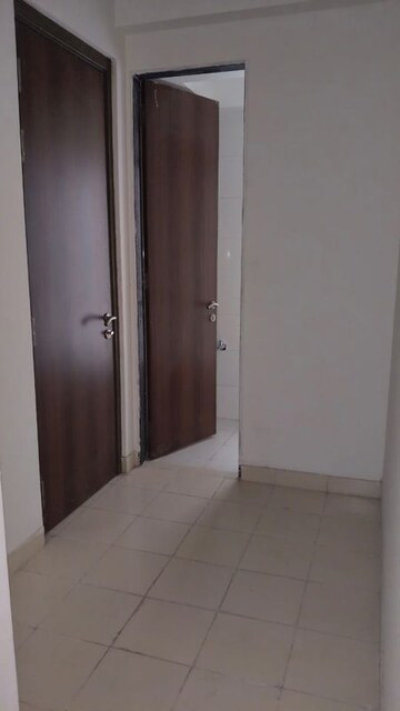 Room in 4 BHK Apartment at Sheth Montana Phase 4, Mulund West – for Sale