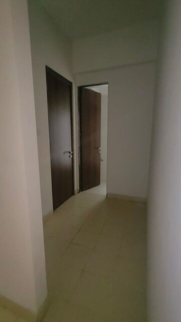 Room in 4 BHK Apartment at Sheth Montana Phase 4, Mulund West – for Sale