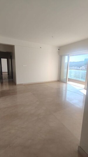 Room in 4 BHK Apartment at Sheth Montana Phase 4, Mulund West – for Sale