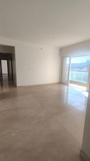 Room in 4 BHK Apartment at Sheth Montana Phase 4, Mulund West – for Sale