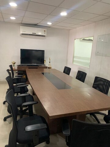  Office Space For Rent in Hazratganj