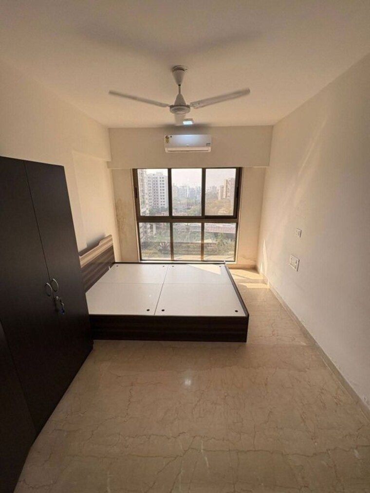Room, dn nagar 2 Bedroom 750 Sq.Ft. Apartment In Dn Nagar Mumbai 9772805