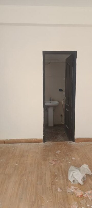 Furnished Amenities in 2 BHK Apartment at Gardenia Gateway, Sector 75 – for Rent