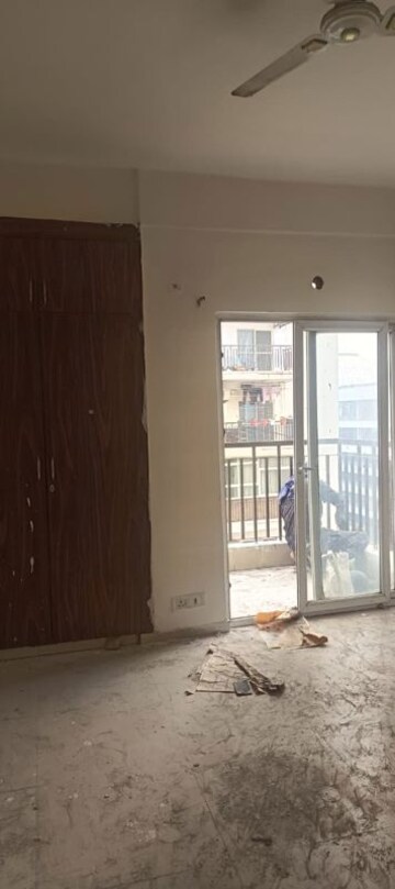 Room in 3 BHK Apartment at Gardenia Golf City, Sector 75 – for Rent