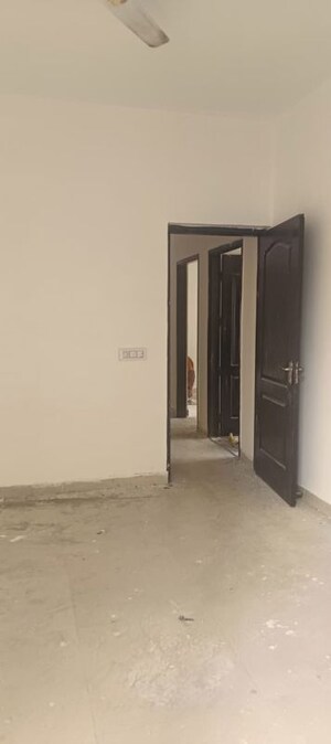 Room in 3 BHK Apartment at Gardenia Golf City, Sector 75 – for Rent