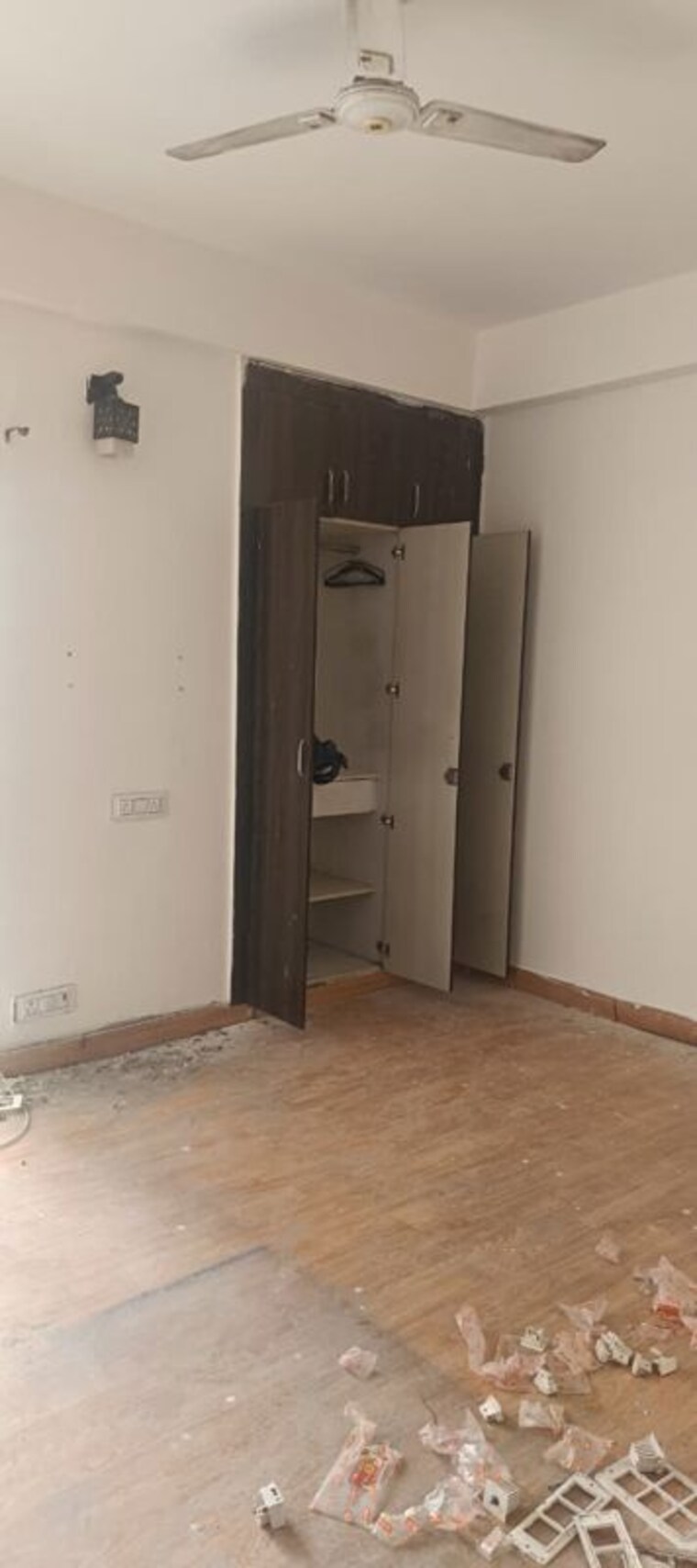Room, amrapali-crystal-homes 3 Bedroom 1375 Sq.Ft. Apartment In Sector 76 Noida 9772836