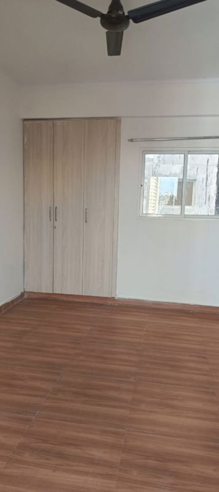 Room, amrapali-crystal-homes 3 Bedroom 1375 Sq.Ft. Apartment In Sector 76 Noida 9772836