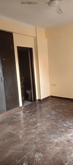 Room in 3 BHK Apartment at Gardenia Golf City, Sector 75 – for Rent