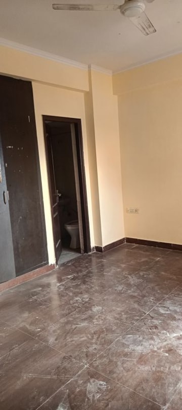 Room in 3 BHK Apartment at Gardenia Golf City, Sector 75 – for Rent