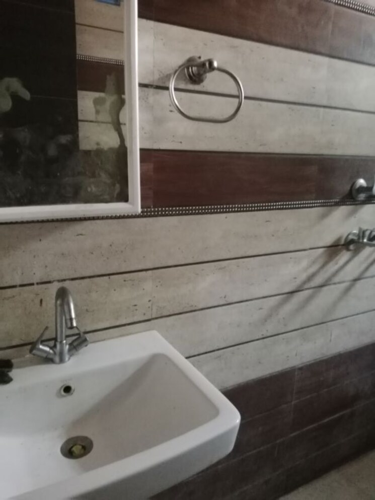 Bathroom, sector 18 3 Bedroom 1653 Sq.Ft. Builder Floor In Sector 18 Panipat 9772852