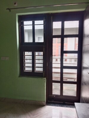 Room in 3 BHK Builder Floor at Sector 18 – for Rent