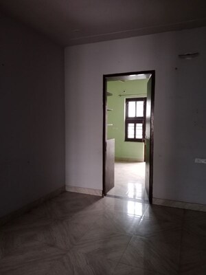 Room in 3 BHK Builder Floor at Sector 18 – for Rent