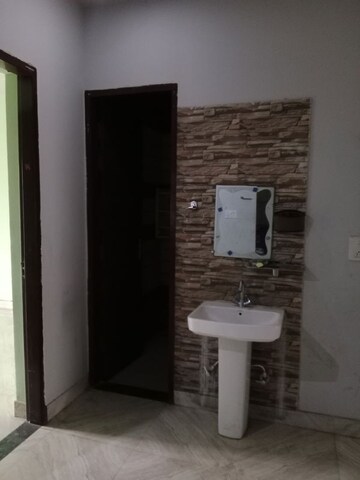 Room in 3 BHK Builder Floor at Sector 18 – for Rent