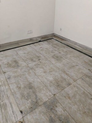 Room in 2 BHK Independent House at Sector 52 – for Rent