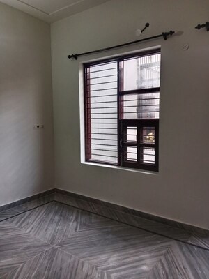 Room in 3 BHK Builder Floor at Sector 17 – for Rent