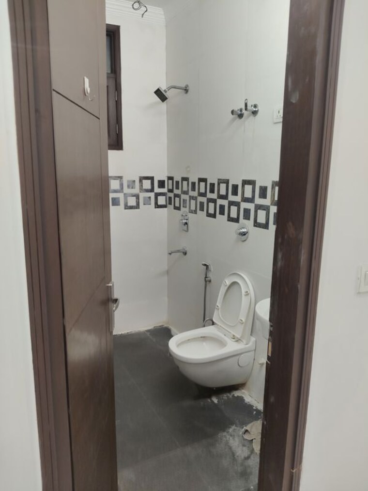 Bathroom, govindpuri 2 Bedroom 580 Sq.Ft. Builder Floor In Govindpuri Delhi 9772899