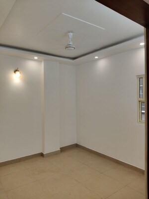 Room in 1 BHK Builder Floor at Govindpuri – for Rent