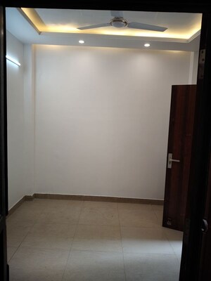 Room in 1 BHK Builder Floor at Govindpuri – for Rent