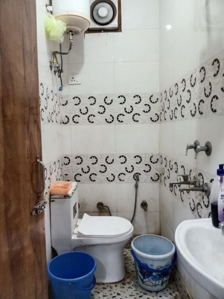 Bathroom, govindpuri 2 Bedroom 583 Sq.Ft. Builder Floor In Govindpuri Delhi 9772909
