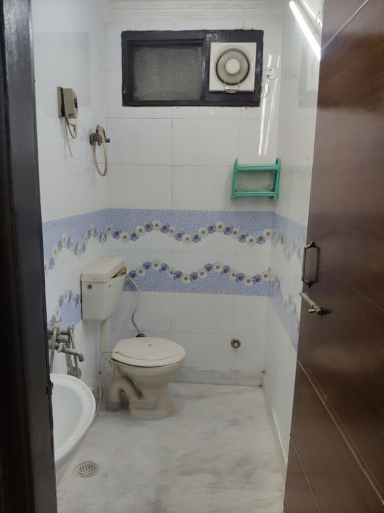 Bathroom, govindpuri 3 Bedroom 906 Sq.Ft. Builder Floor In Govindpuri Delhi 9772928