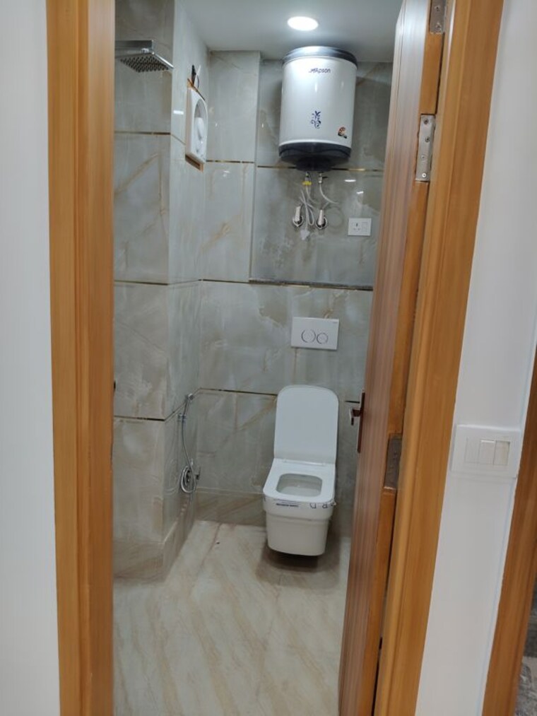 Bathroom, govindpuri 1 Bedroom 638 Sq.Ft. Builder Floor In Govindpuri Delhi 9772934