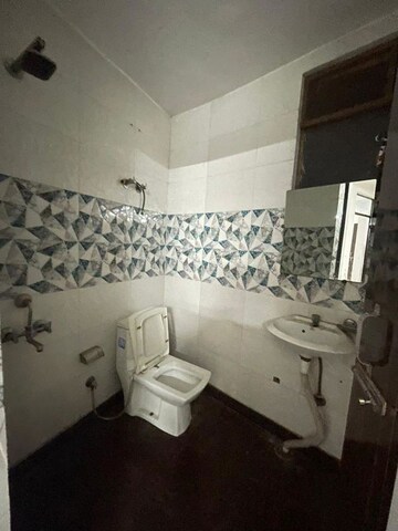 Attached Bathroom in 2 BHK Builder Floor at Saket – for Rent
