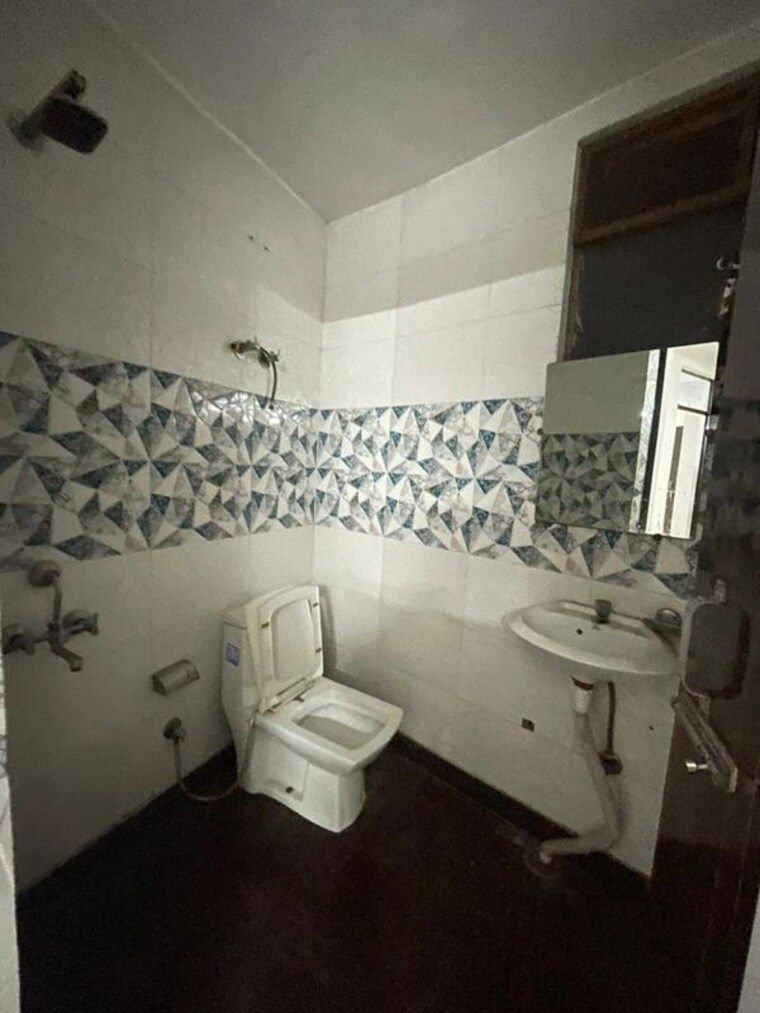 Attached Bathroom, saket 2 Bedroom 800 Sq.Ft. Builder Floor In Saket Delhi 9772940