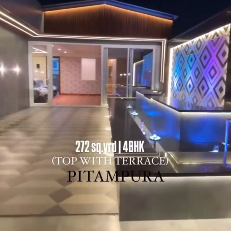 Living Room, pitampura 4 Bedroom 272 Sq.Yd. Builder Floor In Pitampura Delhi 9772981